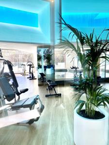 O centro de fitness e/ou as comodidades de fitness de Stupa Hills - Superb Luxury Apartment Sea Views