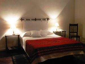
A bed or beds in a room at Hostal Pueblo Andino
