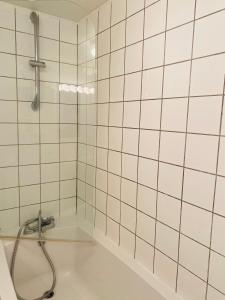 A bathroom at Stunning, peaceful entire flat in the centre of Wimbledon