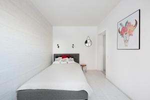 a white bedroom with a large bed in it at Pfenning by Little Heaven in Gdańsk