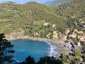 a view of a beach with houses and mountains at Affittacamere Da Luca in Bonassola