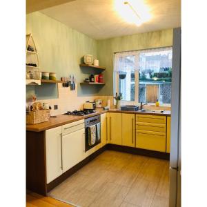 Dapur atau dapur kecil di Rhos on sea home