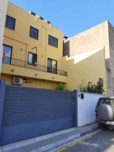 Το κτήριο όπου στεγάζεται  το διαμέρισμα