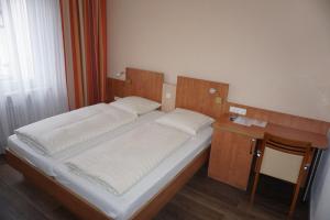 Ein Bett oder Betten in einem Zimmer der Unterkunft B&B Ruthmann-Rheinblick