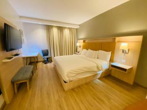 TV o dispositivi per l'intrattenimento presso Radisson Colon 2,000 Hotel & Casino