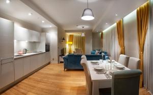 TV a/nebo společenská místnost v ubytování Armoni Residence Istanbul
