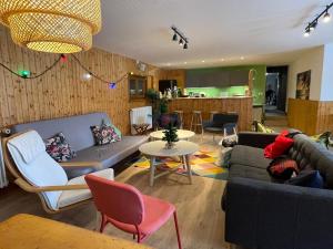 Posezení v ubytování Freeride Hostel