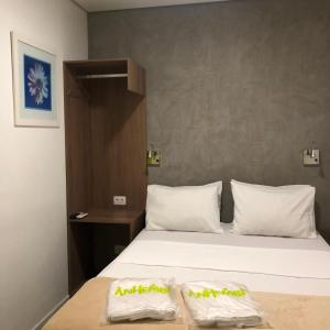 Postel nebo postele na pokoji v ubytování Anhembi Hostel