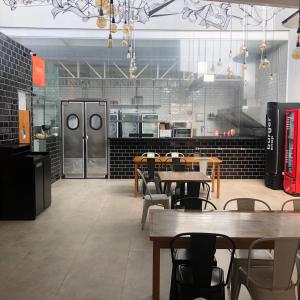 Kuchyň nebo kuchyňský kout v ubytování Anhembi Hostel
