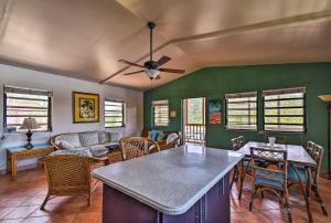 Foto de la galería de Culebra Apt with Lanai, Walk to Ensenada Honda Bay! en Culebra