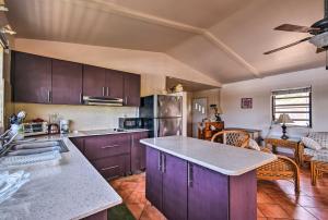 Foto de la galería de Culebra Apt with Lanai, Walk to Ensenada Honda Bay! en Culebra 17 fotos más