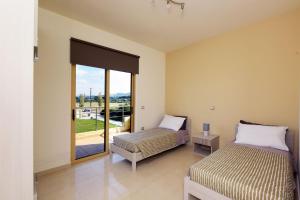A bed or beds in a room at Stelia Luxury apartments