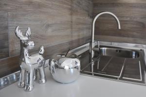 Kuchyňa alebo kuchynka v ubytovaní Luxury 2 Apartments Cervia with Swimming Pool