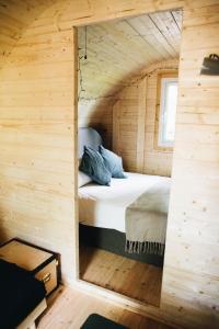 Penbedw Uchaf Estate - Rural retreats, tennis客房内的一张或多张床位