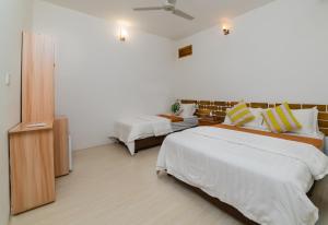 A bed or beds in a room at Quicksand Rasdhoo