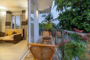 A seating area at Quicksand Rasdhoo