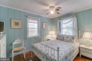 Φωτογραφία από το άλμπουμ του Quaint Beach Block Cottage, 100 steps to the beach σε Dewey Beach