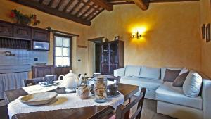 a living room with a table and a couch at L'Ormasso in Pieve Fosciana