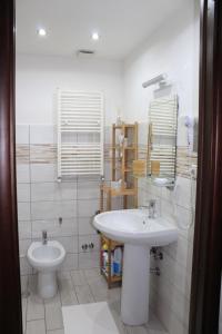A bathroom at Guest House Orsini Még 16 kép