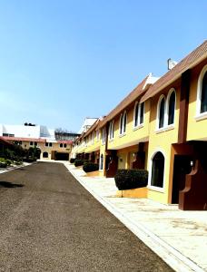 a row of buildings on a street at Hotel Villas Dali Veracruz in Veracruz