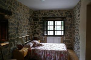 A bed or beds in a room at El Pontarron Apartamentos
