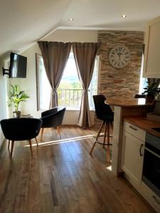 Kuchyňa alebo kuchynka v ubytovaní Old Town Sea Front M&M Apartment Korčula