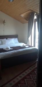 Rúm í herbergi á Hotel IVERIA