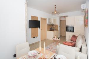 Kuchyňa alebo kuchynka v ubytovaní Apartmani Rišpet