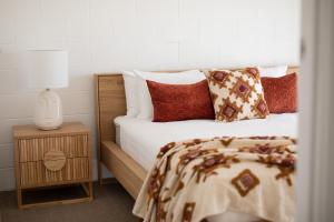 Voodi või voodid majutusasutuse Anglesea Riverside Motel toas