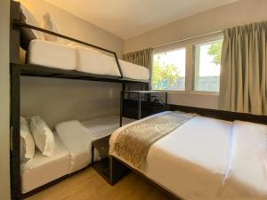 מיטה או מיטות קומותיים בחדר ב-ST Signature Bugis Beach, DAYUSE, 8-9 Hours, check in 8AM or 11AM