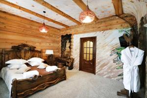 A bed or beds in a room at Spa Resort Kedroviy