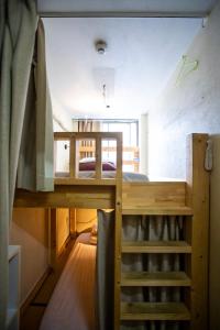 Poschodová posteľ alebo postele v izbe v ubytovaní Peace House Sachi