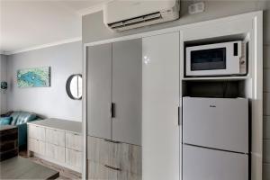 Kuchyň nebo kuchyňský kout v ubytování Ocean View 16A Studio Pool & Spa Wi-Fi