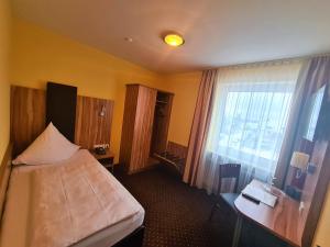 Postel nebo postele na pokoji v ubytování Hotel Silberhorn