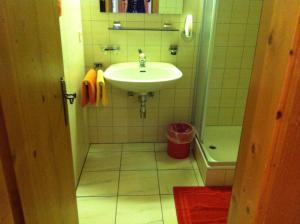 Koupelna v ubytování Hotel Garni Pfandl