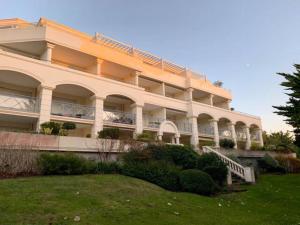 Το κτήριο όπου στεγάζεται  το διαμέρισμα