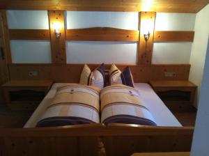 Postel nebo postele na pokoji v ubytování Hotel Garni Pfandl
