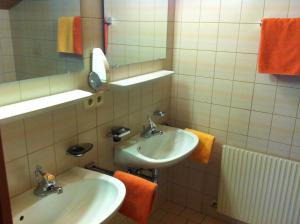 Koupelna v ubytování Hotel Garni Pfandl