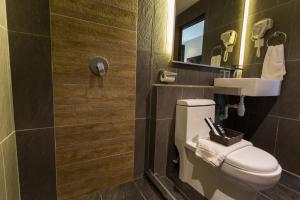 
A bathroom at Z Hotel Ipoh (City centre)
