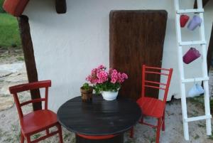 Zahrada ubytování Immaculate 2-Bed Cottage near Krka Waterfalls