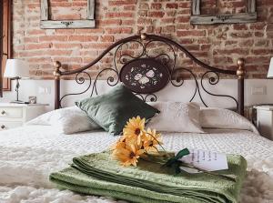 a bed with a flower arrangement on top of it at Antica Torre del Borgo in Certaldo
