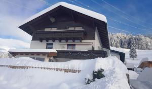 Ferienwohnung Bernsteiner during the winter