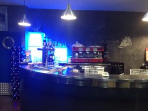 Lounge nebo bar v ubytování Hotel Restaurant La Frégate