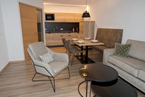 Kuchyňa alebo kuchynka v ubytovaní Hotel Goldener Adler