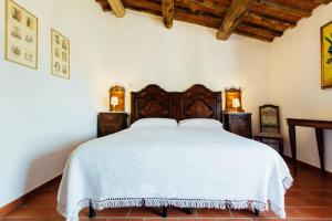 Voodi või voodid majutusasutuse Elegant Villa in Santa Fiora with Private Pool toas