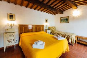 Voodi või voodid majutusasutuse Elegant Villa in Santa Fiora with Private Pool toas