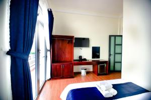 Postel nebo postele na pokoji v ubytování Bách Thảo Hotel