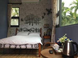 Giường trong phòng chung tại Wuju Wusu B&B