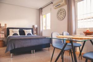 Postel nebo postele na pokoji v ubytování Aparthotel Costa Blanca