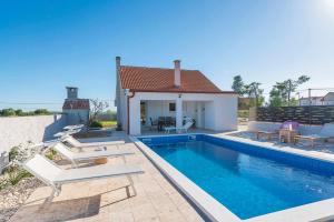 Бассейн в Villa Mirabella или поблизости